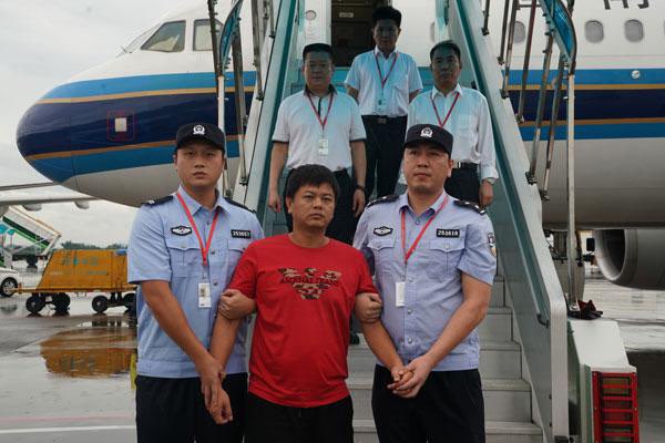 藏匿在柬埔寨的4名职务犯罪嫌疑人和重要涉案人被缉捕归案-1.jpg
