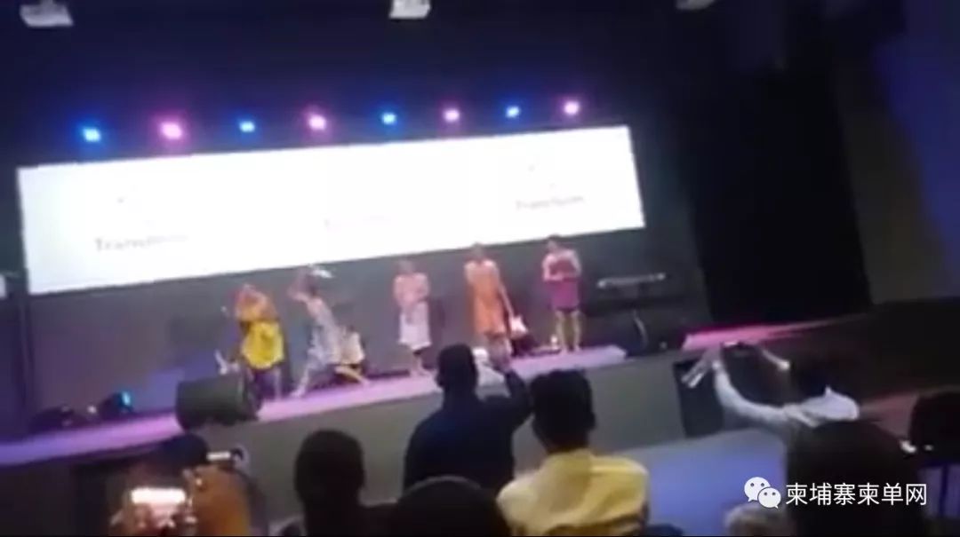 身穿奇装异服恶搞高棉舞蹈遭狠批，网友：神经病！（含视频）-1.jpg