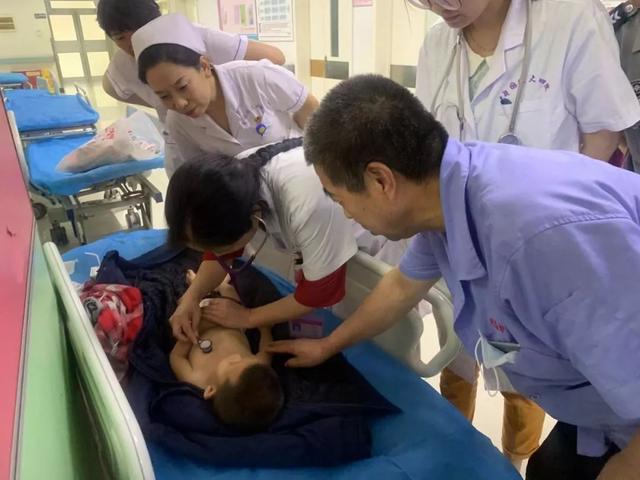 一母亲喝酒断片把娃丢医院打车走了，第二天母子竟不能随意相认-3.jpg