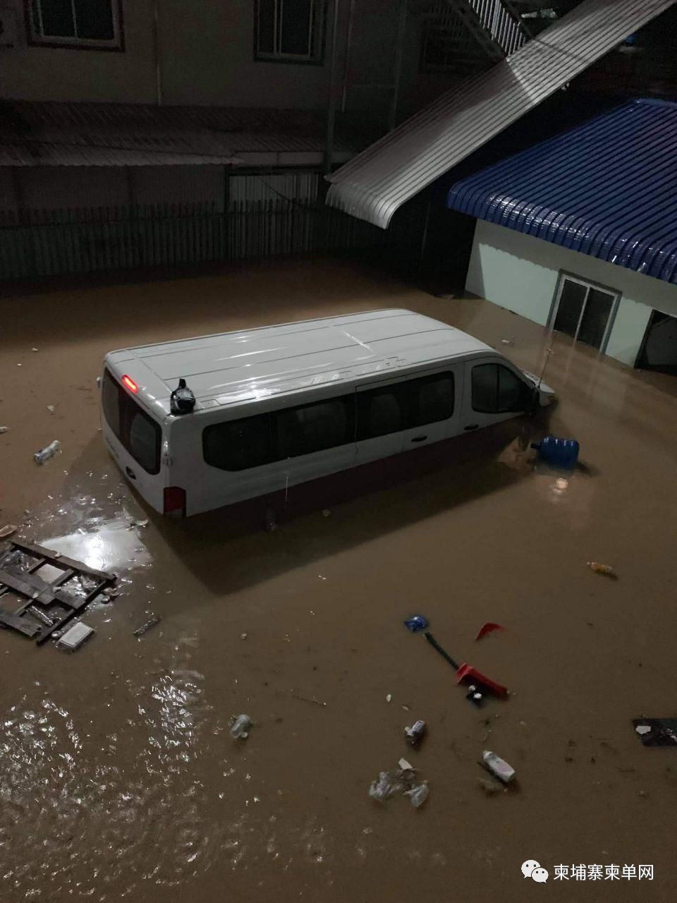 西港遭暴雨袭击，房屋、街道、赌场、机场被淹透透！-7.png