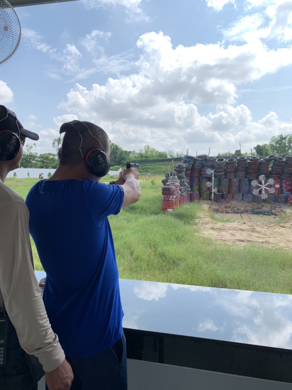 靶场共设有14个射击靶位 vip靶位1个,步枪,手枪靶位11个,轻机枪靶位2