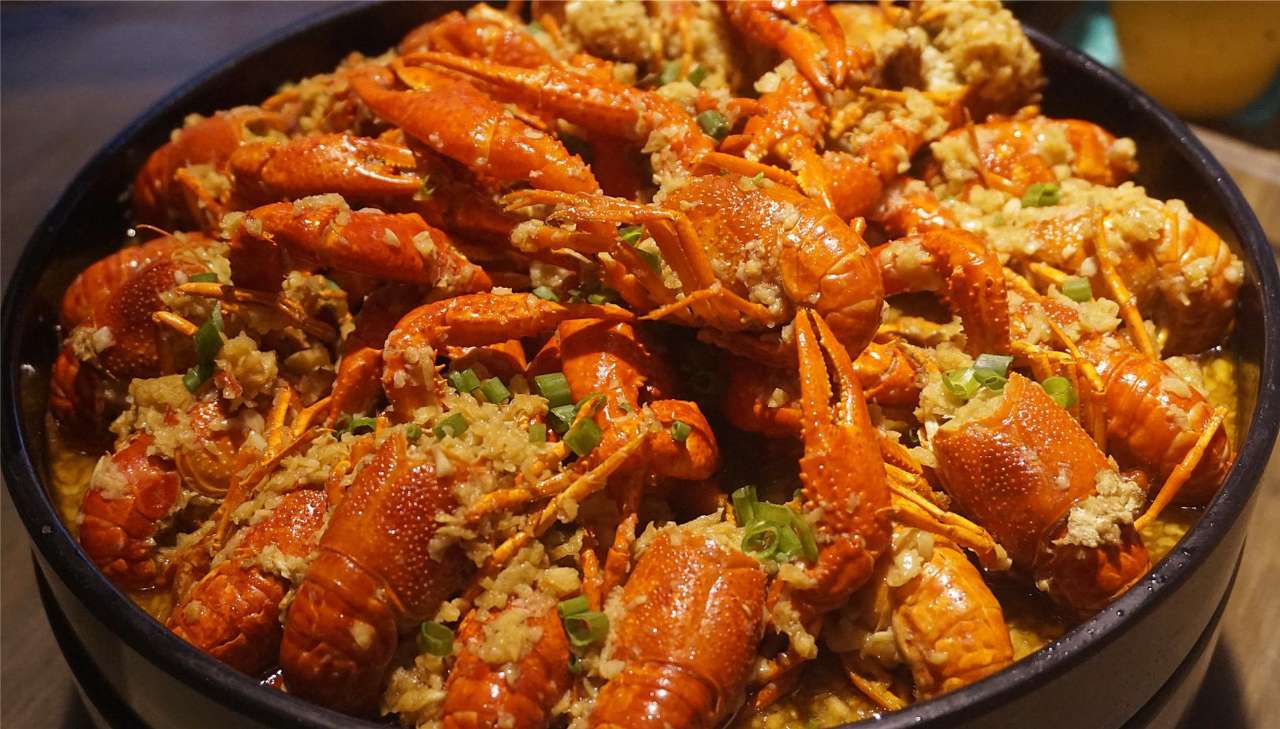 澳洲淡水小龙虾肉质更q弹每只澳龙肉比红小龙虾多百分之十五而且更