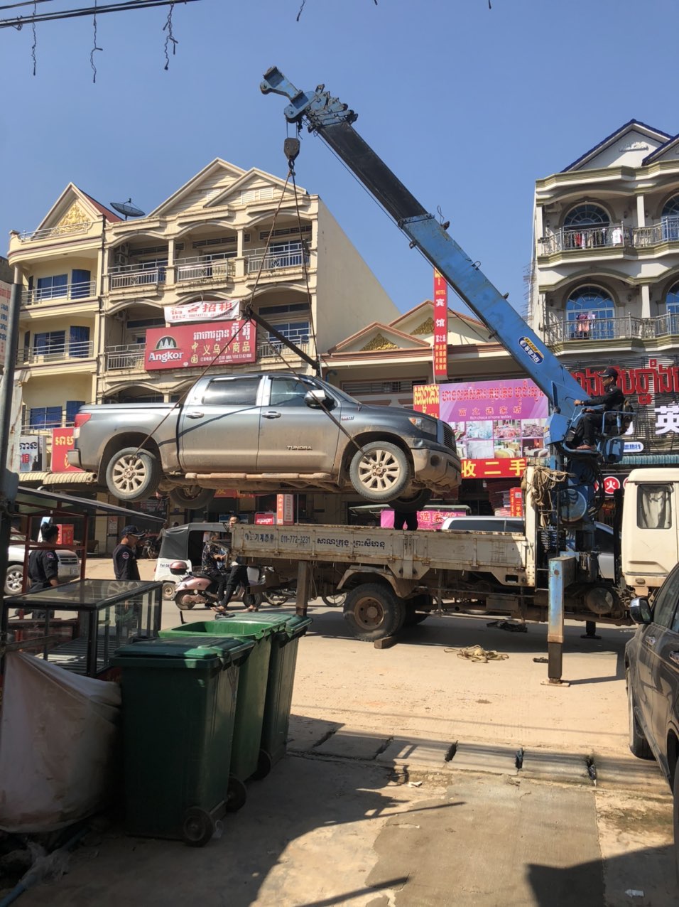 大市场车子违规被拖走，出门在外记住遵守交通规则！-1.jpg