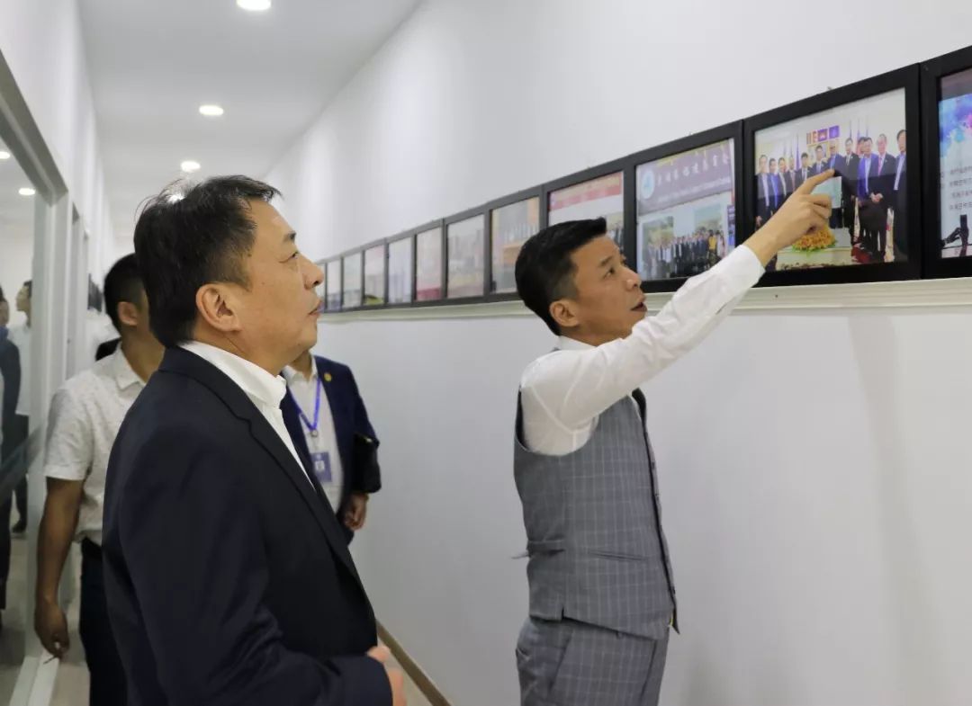 福建省商务厅经贸考察团一行到访柬埔寨福建总商会-3.jpg