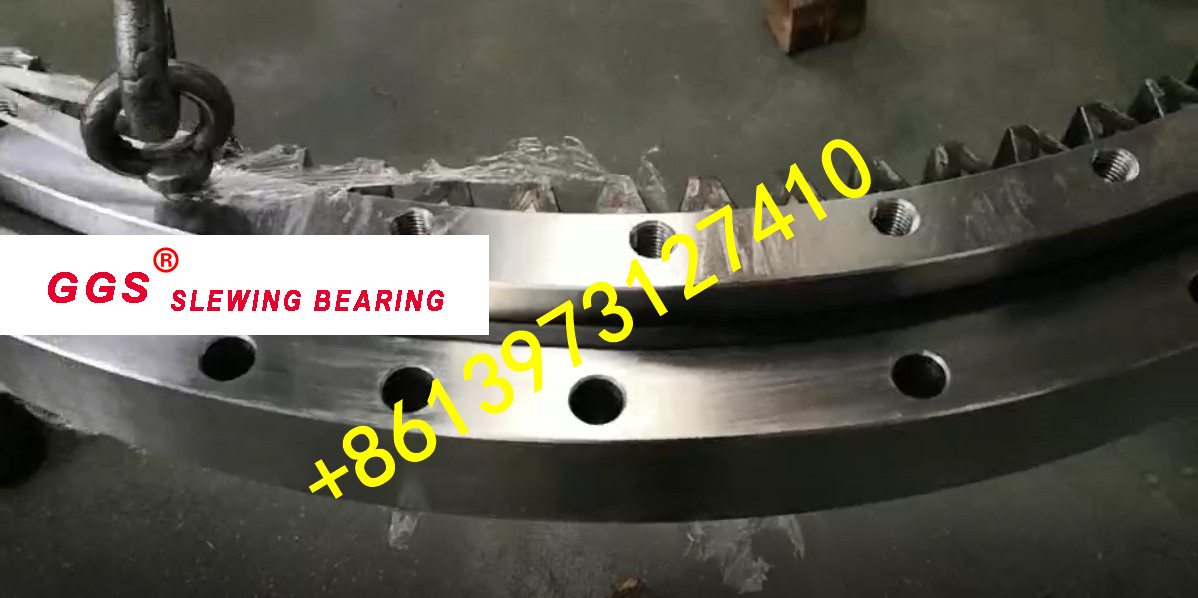 Hyundai  R260-7 SLEWING BEARING 3.jpg