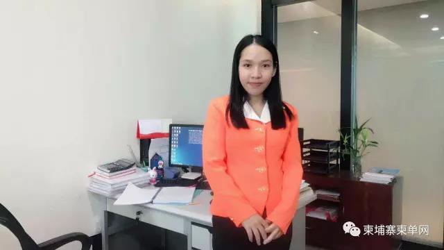 她从餐厅小妹蜕变成职场丽人，竟是因为网络小说-1.jpg