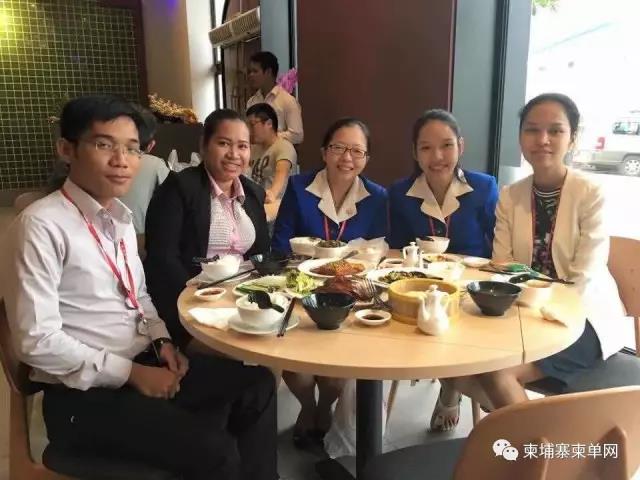 她从餐厅小妹蜕变成职场丽人，竟是因为网络小说-5.jpg