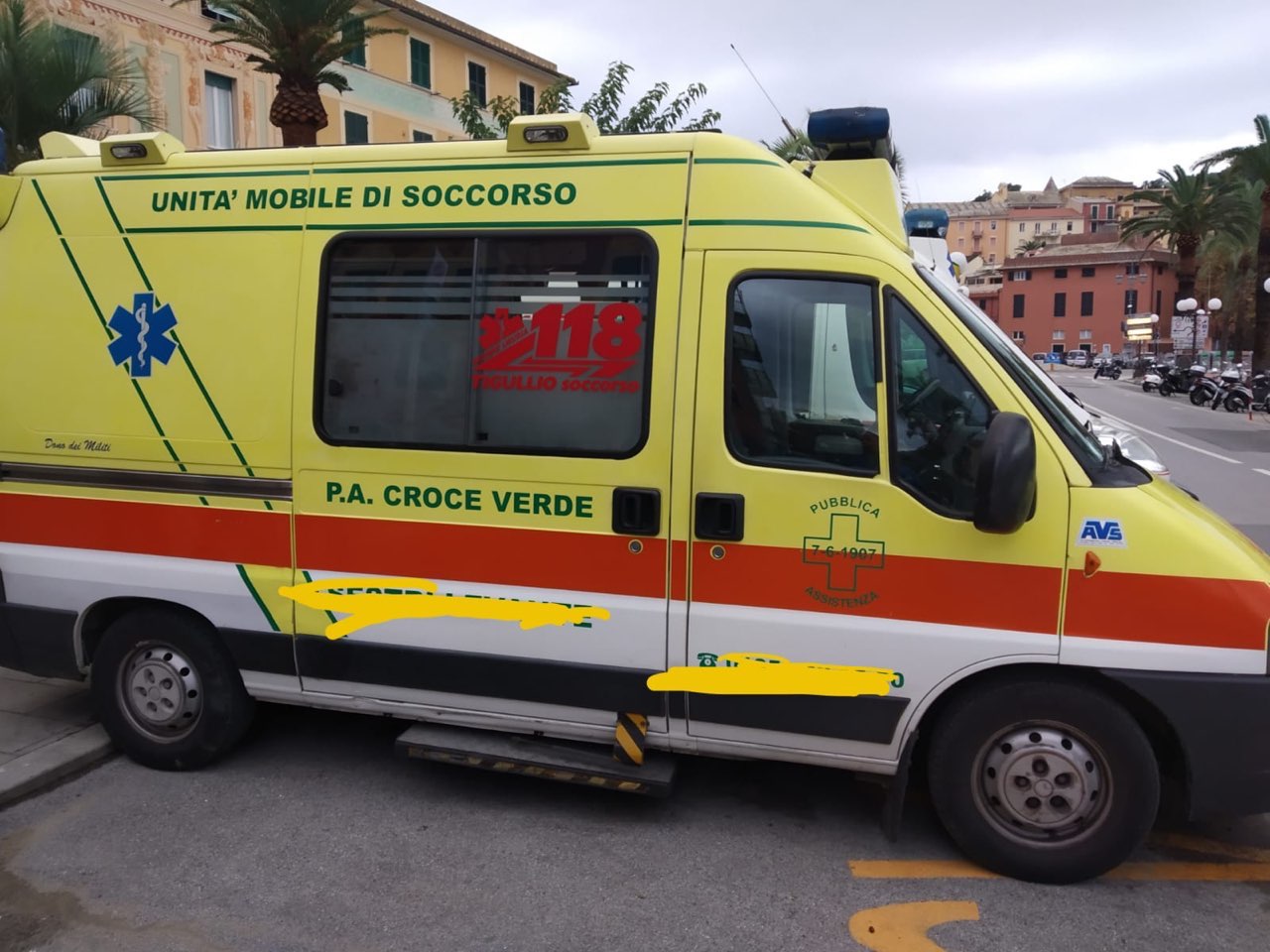 柬埔寨|柬单网|2009福特-transit 350 m tdci,救护车$20000美元,救护