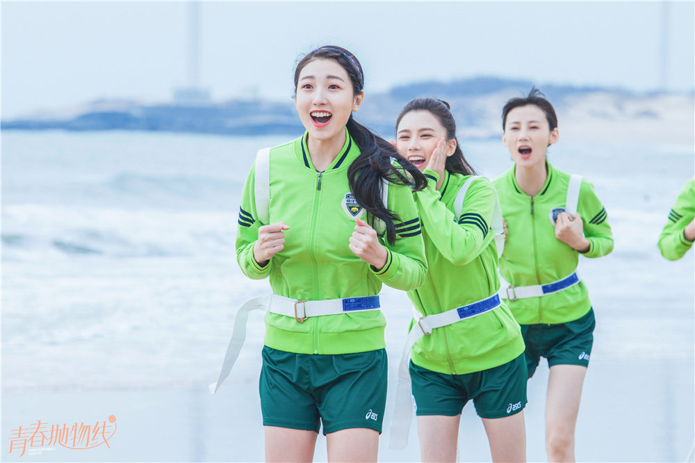 《青春抛物线》热播 赵儒嫣手握剧本开启上帝视角-4.jpg