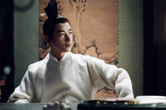 《鹤唳华亭》罗晋霸道吻戏 黄志忠成"柠檬爹"-1.jpg