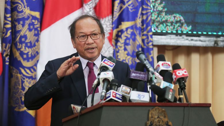 topic-2.-government-spokesman-phay-siphan-speak-in-the-past-at-ministry-of-counc.jpg