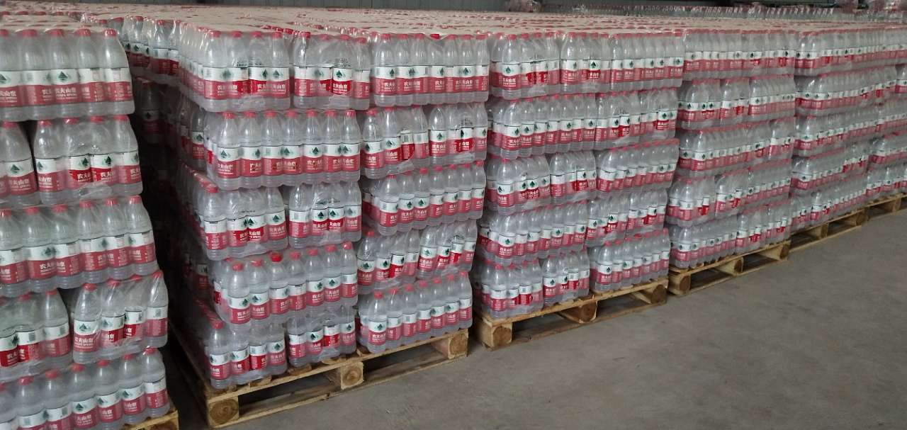 各省(口味王槟榔 农夫山泉 珠江啤酒)一级代理商 仓库位于西哈努克