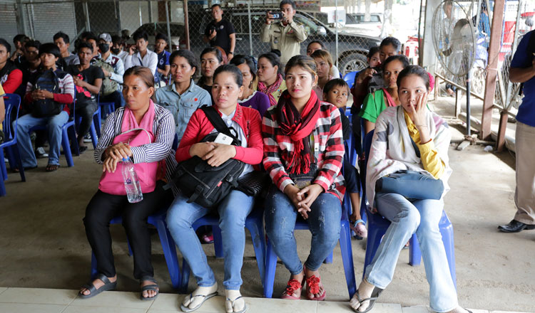 Cambodian-migrant-worker-sent-back-from-Thailand-Mai-Vireak-12-2.jpg