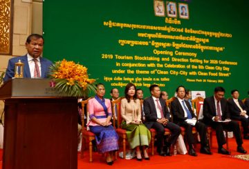 Thong-Khon-Tourism-minister-Siv-channa-002-17-360x245.jpg