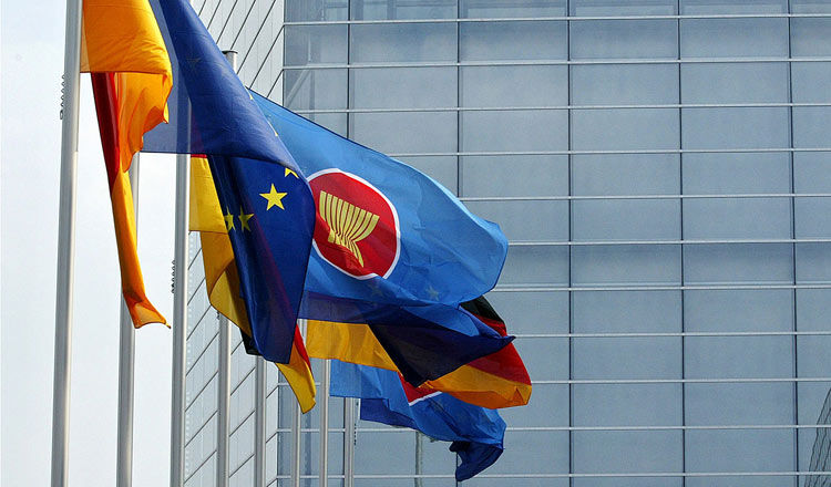 Flags-of-EU-and-ASEAN.jpg