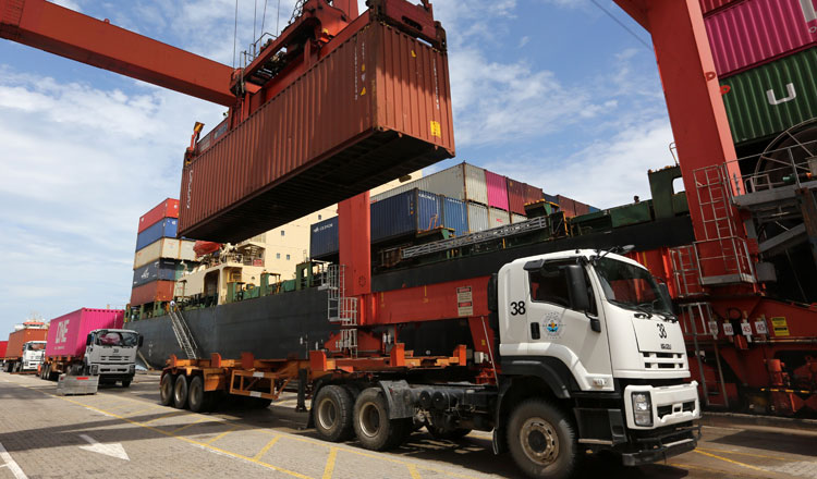 Crane-lifting-up-container-in-yard-at-Sihanoukville-Autoport.jpg