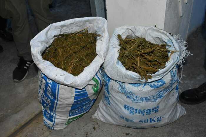 柬埔寨|柬单网|【柬单网综合报道】6月4日,茶胶省禁毒局长涉嫌贩毒,被