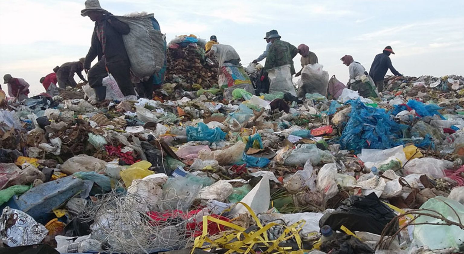 Garbage-pickers-kampucheathmey-03-1536x841-1.jpg