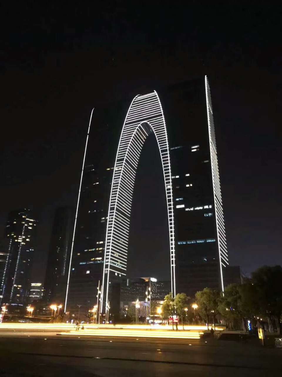 front2_Fs2QijM7nyucZN5O9D8gA59cMAQb.jpg