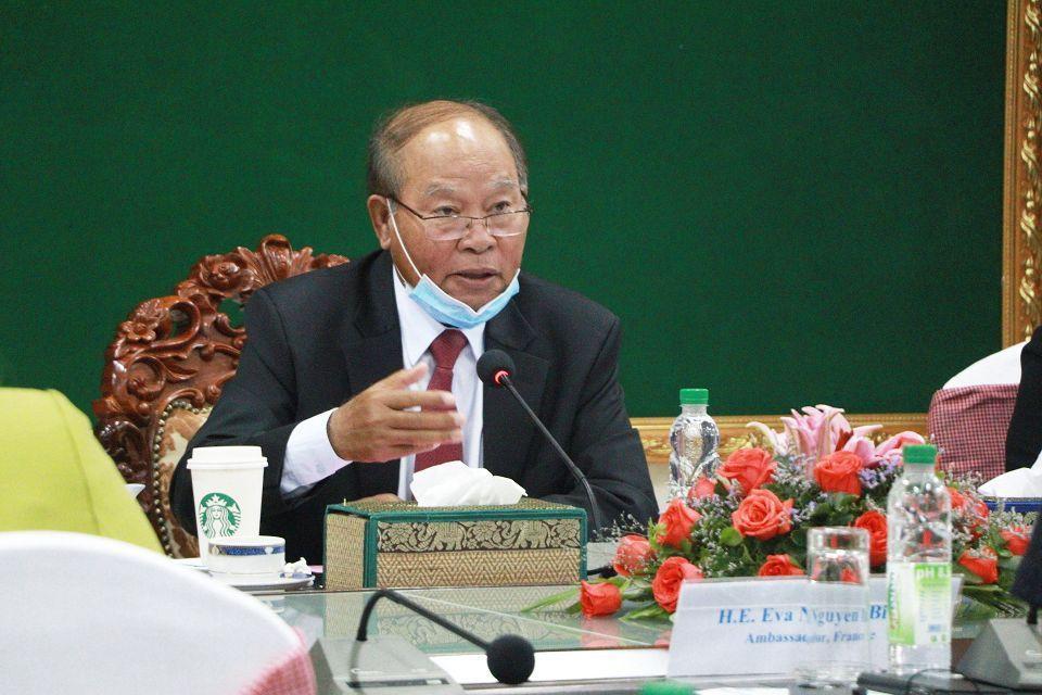 大城1-卫生部部长蒙文兴.jpg