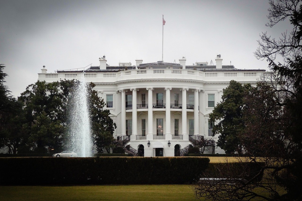 white-house-1612509_1280.jpg