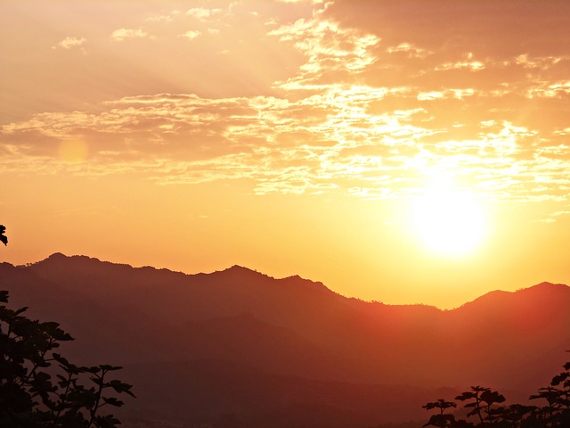 dawn-554043_640.jpg