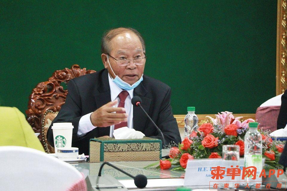 大城1-卫生部部长蒙文兴.jpg
