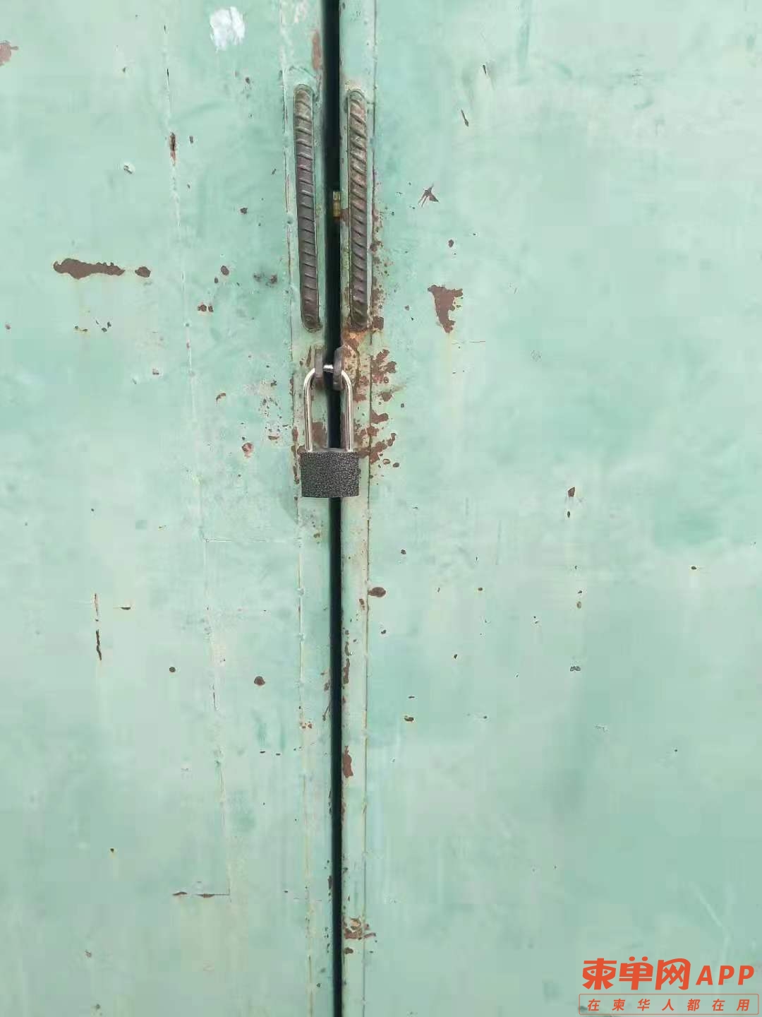 锁起的大门.jpg