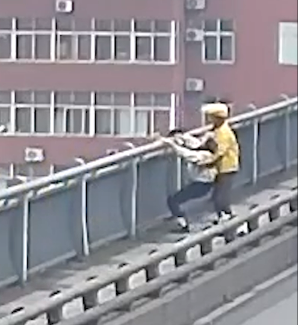 SvXE7JcGkyIjJx.png