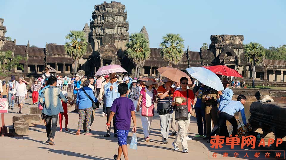 angkor-tourists2.2e16d0ba.fill-960x540.jpg