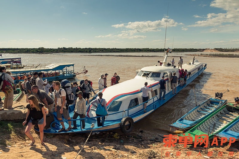 Phnom_Penh_Riding_Through_Waters-1.jpg