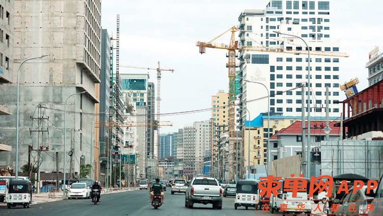 building_construction_underway_in_sihanoukville_in_2021._hong_menea.jpg