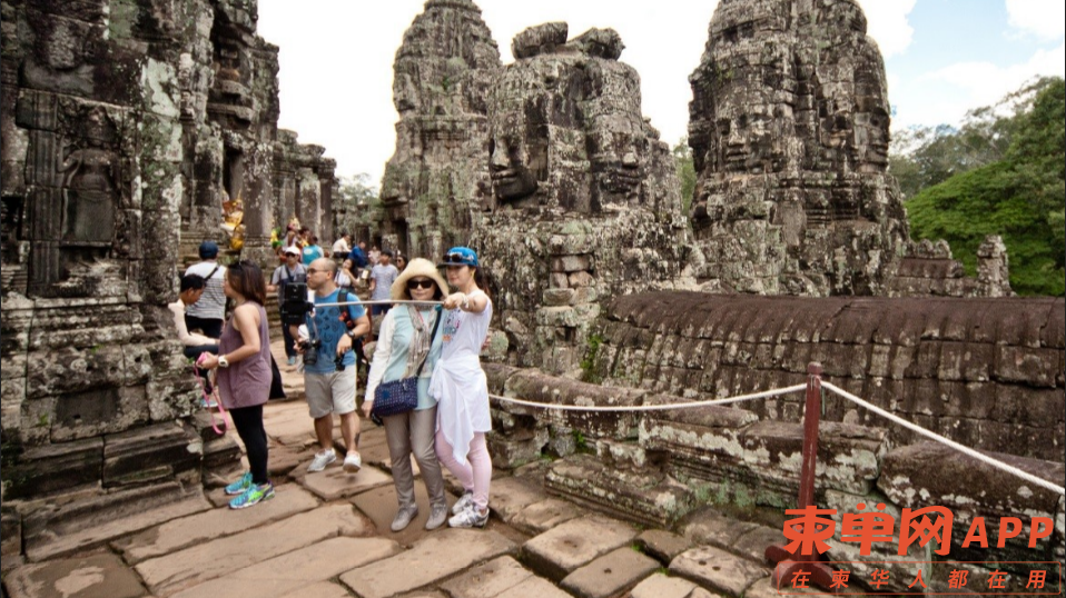 Chinese_tourist_in_Cambodia.2e16d0ba-1.png