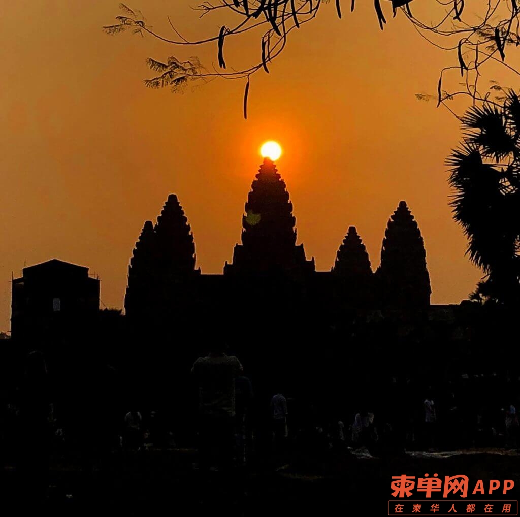 angkor-wat-sunrise-equinox-ratanak-eath.jpg