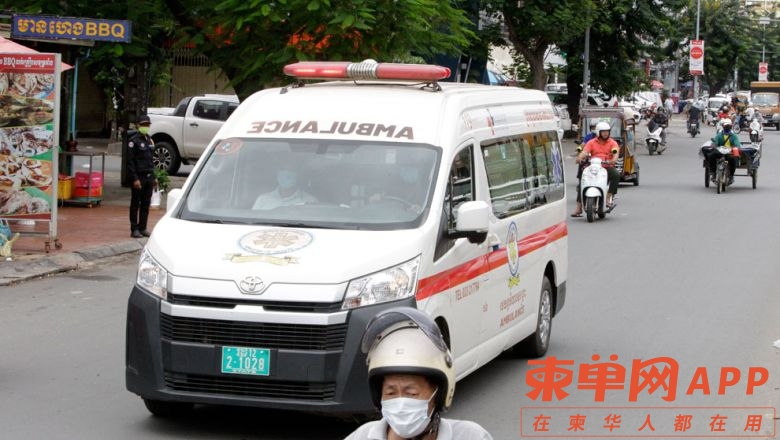 topic-5-ambulance-on-the-street-in-preah-sihanouk-province-on-05-09-2022-by-heng.jpeg