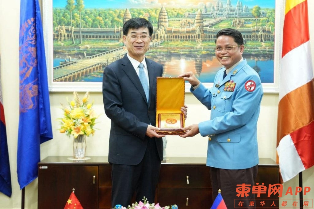 中国援柬逾400万美元排雷