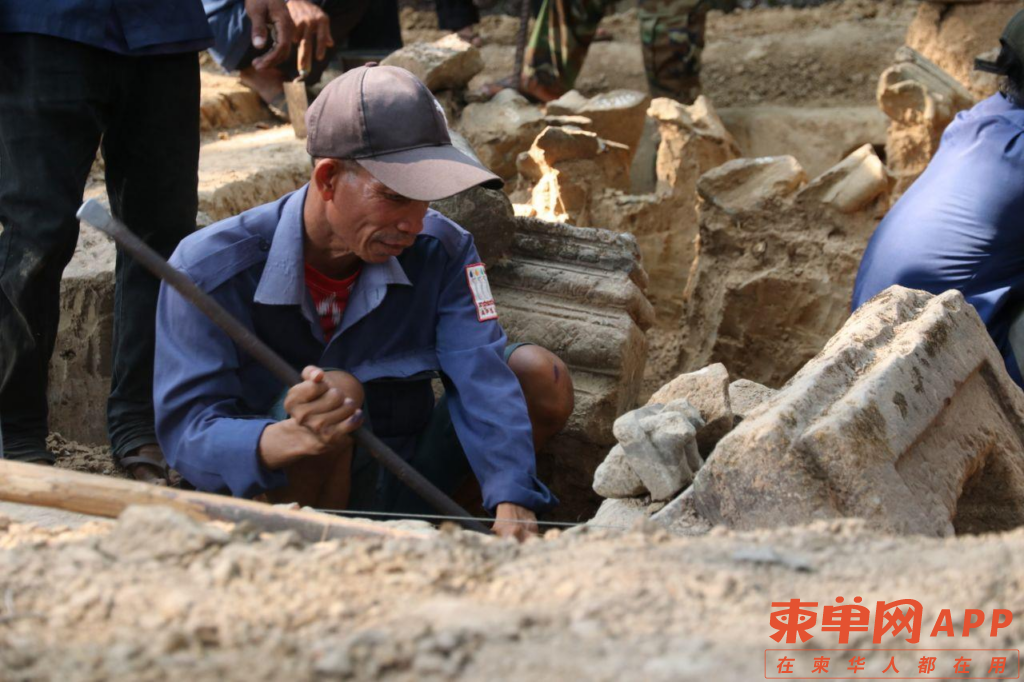 考古团队在塔普伦遗迹发现大量佛像残块