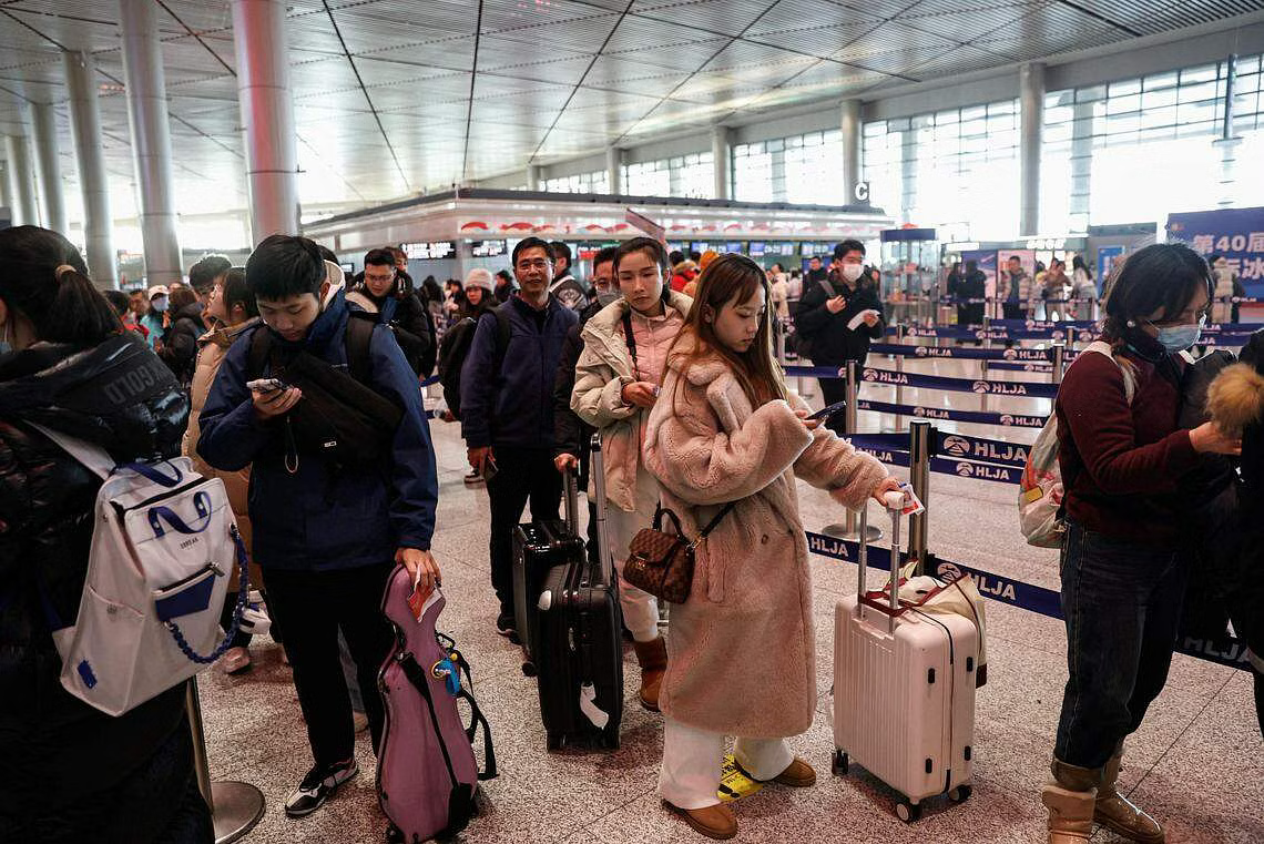 中国今年五一假期逾800万人次出入境，同比增35.1%