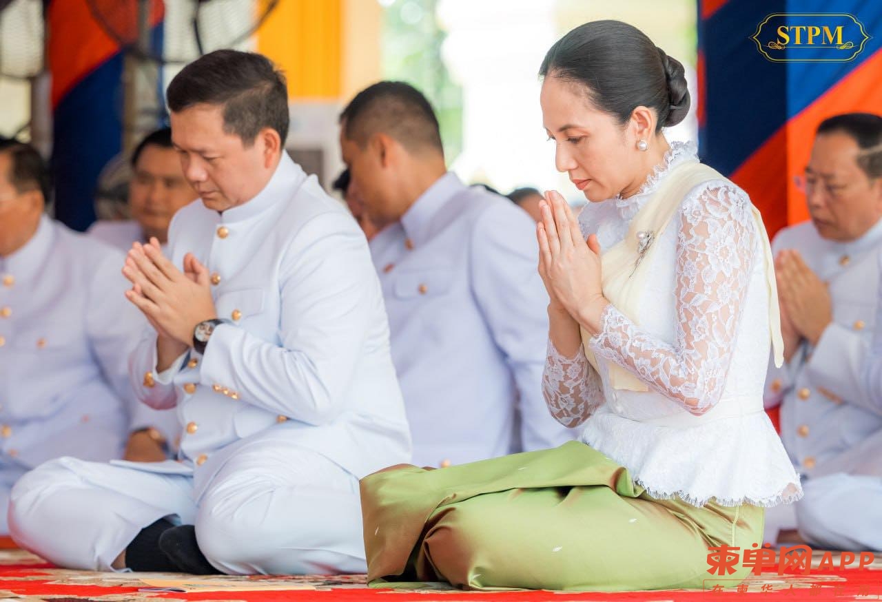 洪玛耐首相出席比萨宝蕉节朝圣仪式