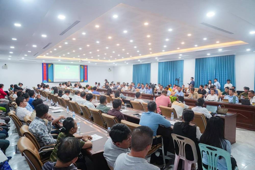 西哈努克省长对话烂尾楼业主，承诺全方位支持项目重启
