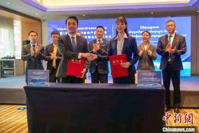 广西与柬埔寨签订芒果干、榴莲采购协议和贸易合作框架协议