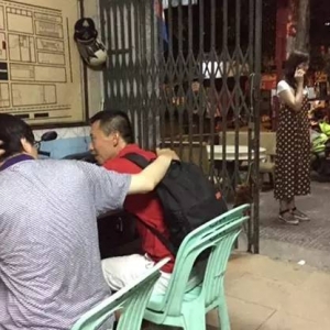 【短讯】一中国籍女子手包被劫，情侣河边约会遭抢