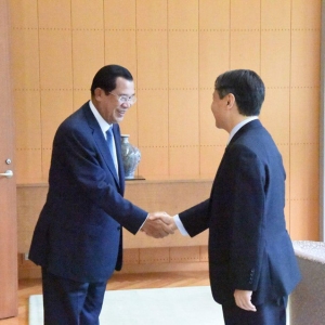 日本厚礼迎接柬埔寨首相洪森到访