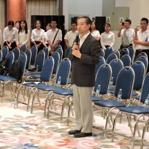熊波大使勉励新一批援柬华文教师