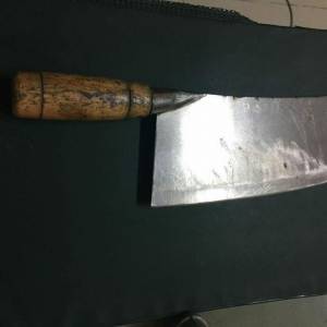 停车引发纠纷！ 中国厨师持刀恐吓对方挨告