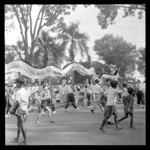 上世50年代金边是怎样游神的？