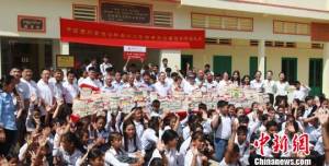 中国银行金边分行走进柬埔寨华校学校