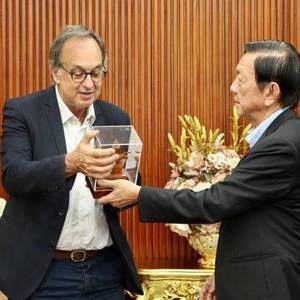 法国援柬约2亿欧元 用于水利建设发展