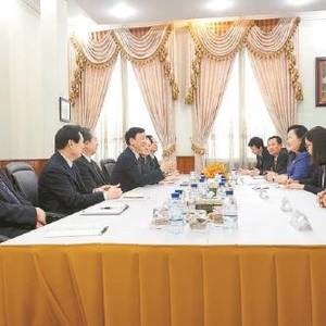 曹建明同柬埔寨总检察长谢梁举行会谈