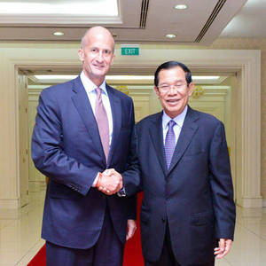 洪森拟聘请美国友人为顾问